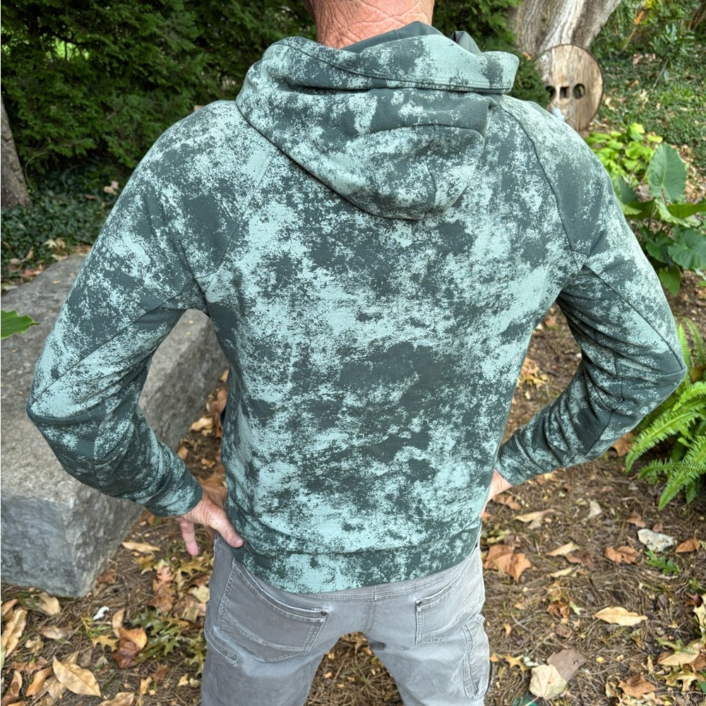 Lululemon men’s hoodie - Picture 9 of 10